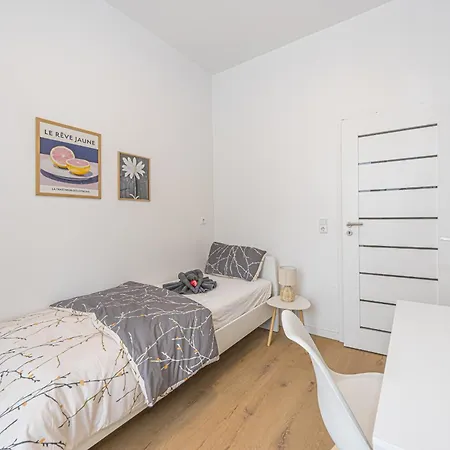 A1 Ruhiges 3-zimmer-studio Mit Balkon Apartament