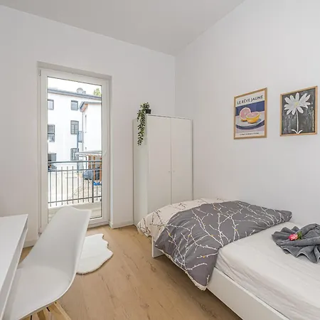 A1 Ruhiges 3-zimmer-studio Mit Balkon Daire