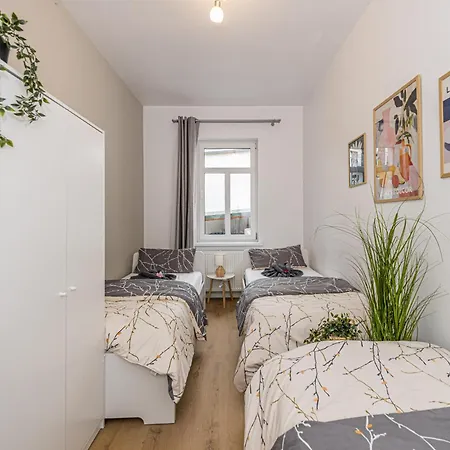 Apartament A1 Ruhiges 3-zimmer-studio Mit Balkon *